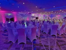 ostrich feather table centres5